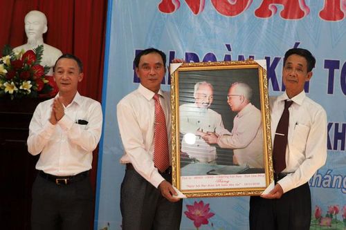 Phó Bí thư Tỉnh ủy Trần Văn Hiệp dự Ngày hội Đại đoàn kết tại huyện Đạ Huoai