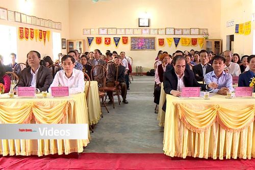 Đồng chí Bí thư Tỉnh ủy dự Ngày hội Đại đoàn kết toàn dân tộc tại xóm 4, xã Tràng Đà
