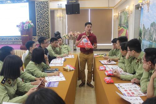 Tập huấn phân biệt hàng thật, hàng giả