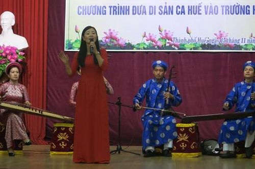 Văn hóa - Nghệ thuật Thông tin văn hóa Hình thành mô hình câu lạc bộ ca Huế tại 3 trường học