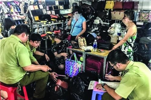 Tấn công mạnh hàng nhái, hàng giả ở TP.HCM