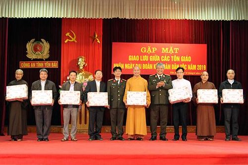 Phát động thi đua và giao lưu đoàn kết giữa các tôn giáo