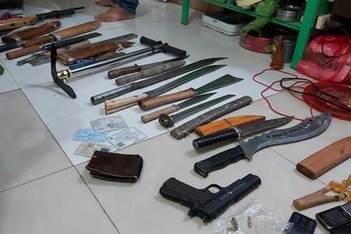 Tạm giữ 3 đối tượng cùng ma túy và 'kho' hung khí