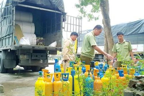 Bắt quả tang ôtô chở hơn 1,5 tấn khí cười