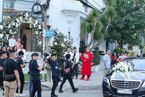 Khoảnh khắc hiếm trong đám cưới hạn chế truyền thông của Bảo Thy: Chú rể bảnh bao xuất hiện, cô dâu xinh hệt như một nàng công chúa