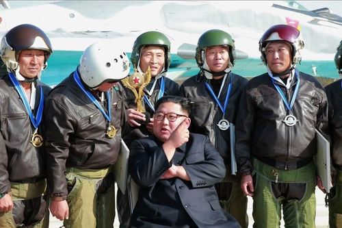 Ông Kim nhắc phi công sẵn sàng chiến đấu với kẻ thù vũ trang tận răng