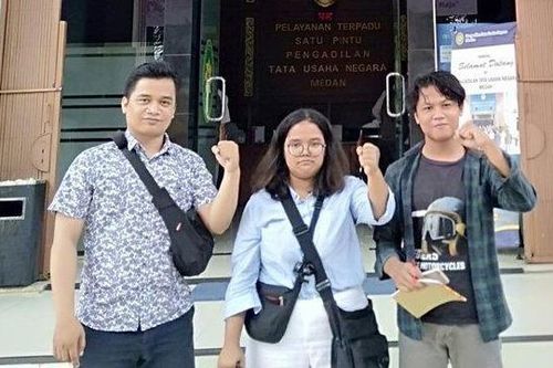 Xuất bản truyện đồng tính, 18 sinh viên bị đuổi khỏi tờ báo trường