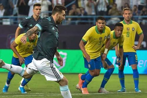 Brazil 0-1 Argentina: Messi tỏa sáng trong ngày trở lại