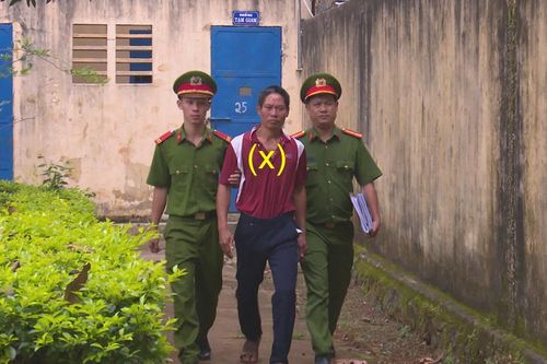 Giở trò với cháu gái