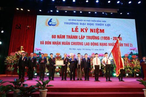 Trường ĐH Thủy lợi đón Huân chương Lao động hạng Nhất