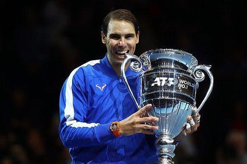 Nadal hụt vé bán kết ATP Finals trong ngày nhận ngôi số 1 thế giới