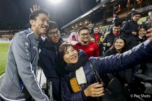 CLB Heerenveen liên tục chúc mừng Đoàn Văn Hậu