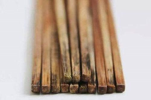 Vứt ngay đũa có đặc điểm này, kẻo ăn phải chất gây ung thư