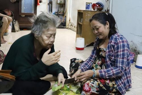 Con dâu 18 năm hiếu thuận với mẹ chồng