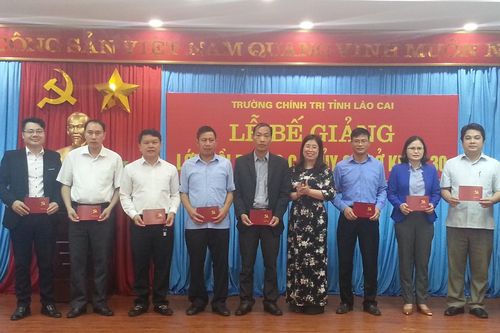 43 học viên hoàn thành lớp bồi dưỡng cấp ủy cơ sở khóa 30