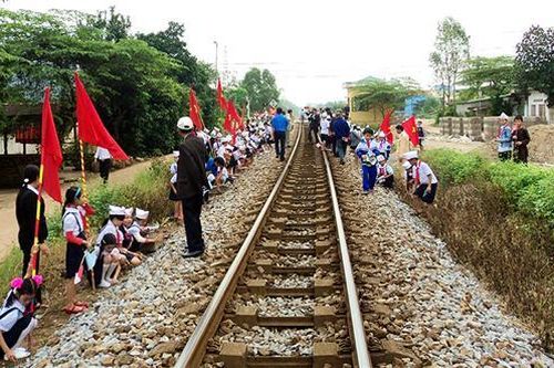 Phát huy hiệu quả mô hình 'Đoạn đường sắt ông cháu cùng chăm'