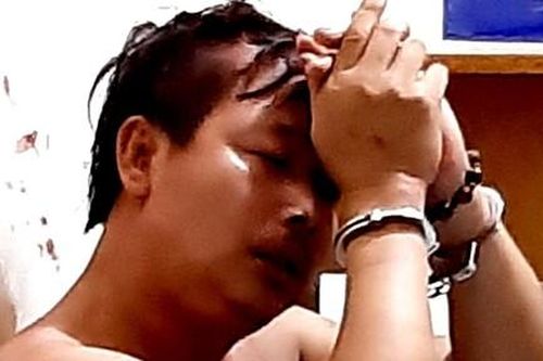 Người đàn ông xông vào nhà dùng dao kề cổ bà lão nghi cướp tài sản