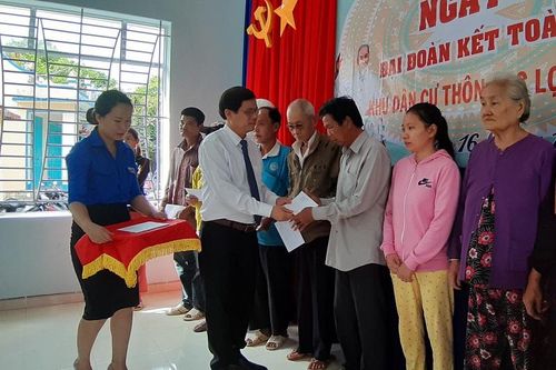 Phó Bí thư Thường trực Tỉnh ủy Khánh Hòa dự Ngày hội Đại đoàn kết thôn Lạc Lợi