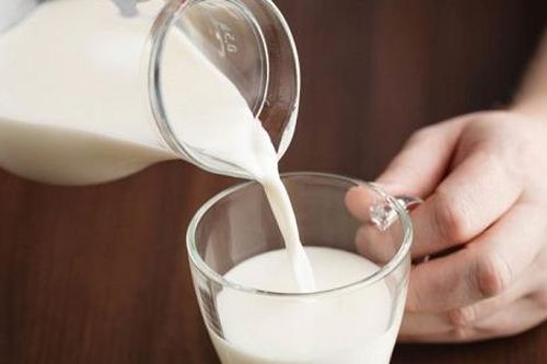 Người mắc bệnh nào không nên uống sữa?