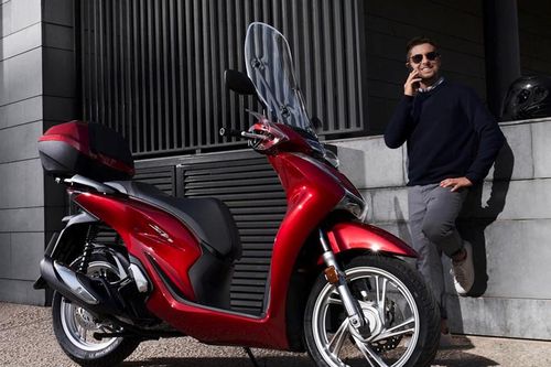 Honda SH 2020 vs. Piaggio Medley 2020