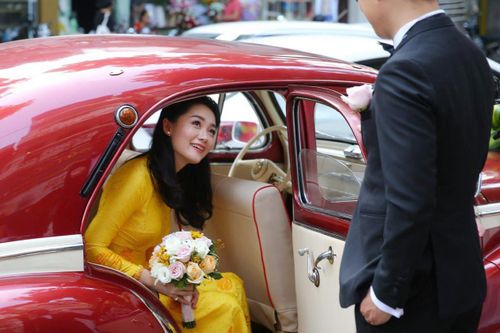 Biên tập viên VTV Thu Hà hạnh phúc lên xe hoa