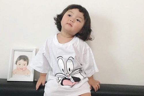 Hot kid Hàn Quốc được gọi là thánh meme vì gương mặt biểu cảm