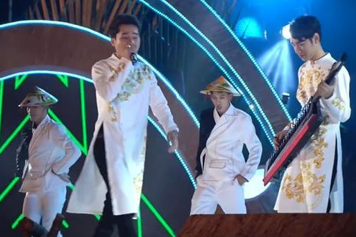 'Bộ đôi trăm triệu view' Jack và K-ICM hát 'Em gì ơi' tại Lễ hội dừa Bến Tre