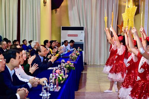 Nguồn lực chính không phải 'rừng vàng biển bạc'