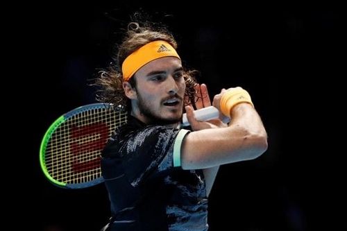 Tân binh Tsitsipas quật ngã 'tượng đài' Federer ở bán kết ATP Finals