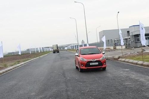 Cần khuyến khích tái chế rác thải nhựa làm đường giao thông