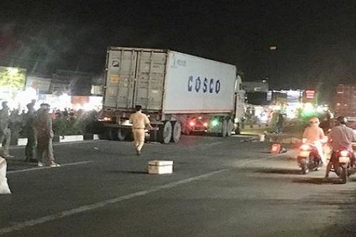 Đâm vào đuôi xe container, nam thanh niên tử vong tại chỗ