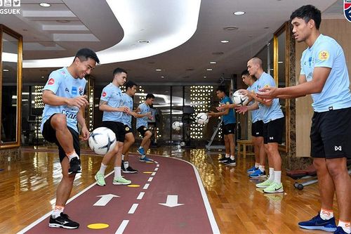 Thái Lan âm thầm 'luyện công' ở khách sạn chờ đấu tuyển Việt Nam