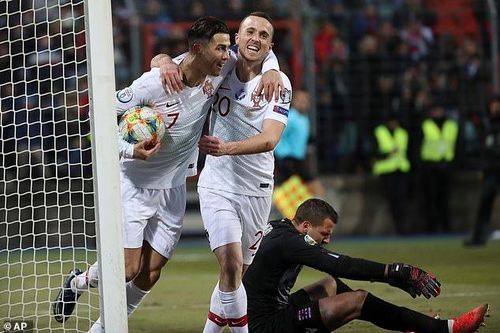 Ronaldo lóe sáng, Bồ Đào Nha đoạt vé dự EURO 2020