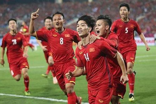 ĐT Việt Nam tập luyện với tinh thần thoải mái, sẵn sàng cho màn so tài với ĐT Thái Lan