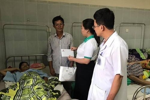 Khởi động chương trình 'Đồng hành cùng giáo viên vượt khó'