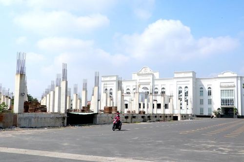 Công trình trung tâm thương mại - dịch vụ phải hoàn thành thủ tục mới được xây dựng tiếp