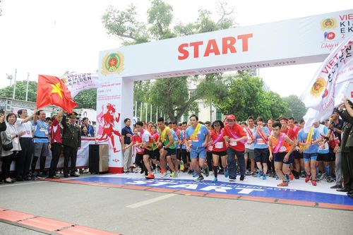 Sôi nổi Giải chạy tiếp sức Kizuna Ekiden năm 2019
