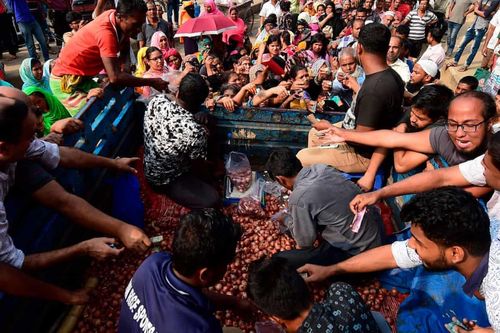 Bangladesh dùng cả máy bay để săn hành