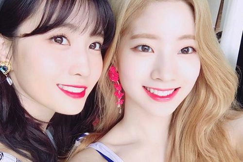 Momo và Dahyun Twice phải dừng lên sóng trực tiếp vì bị kẻ lạ bám đuôi