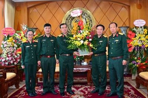 Báo Quân đội nhân dân thăm, chúc mừng các thầy, cô giáo nhân Ngày 20-11