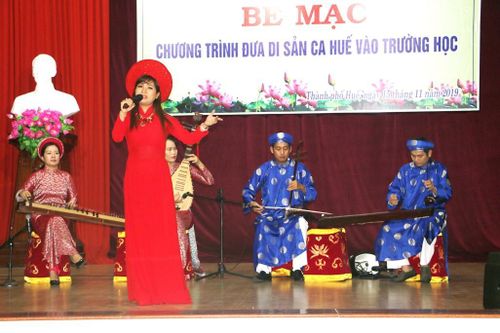 24 giáo viên THCS đầu tiên được giảng dạy di sản ca Huế