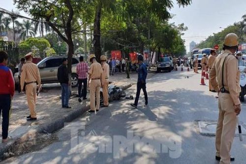Ô tô 'điên' tông loạt người bị thương ở Hải Phòng