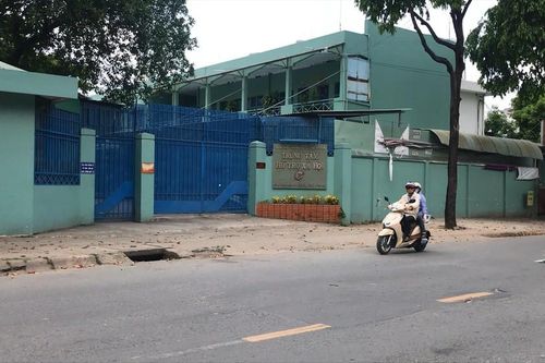 Bắt cán bộ Trung tâm Hỗ trợ xã hội, đình chỉ thầy giáo dâm ô