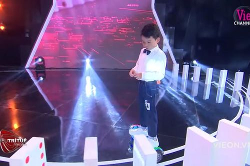 Cậu bé 9 tuổi tính nhẩm thần tốc khiến Trấn Thành phải thốt lên 'khủng khiếp'