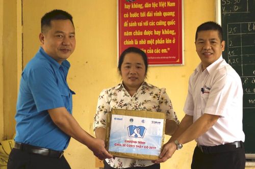 Hai cô giáo vùng cao vượt qua nghịch cảnh
