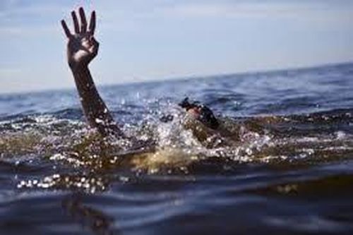 Bình Định: 2 học sinh chết đuối, 1 mất tích khi đi tắm biển
