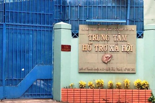 Cán bộ Trung tâm bảo trợ xã hội đổi thuốc lá, nước sôi... để dâm ô trẻ