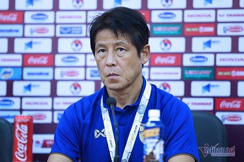 HLV Thái Lan: 'Đấu tuyển Việt Nam thật áp lực'