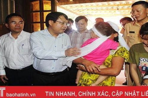 Lãnh đạo Hà Tĩnh thăm hỏi gia đình nạn nhân tai nạn giao thông
