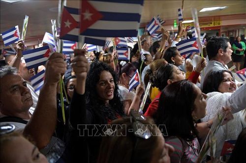 Chính quyền Bolivia phóng thích 4 nhân viên y tế Cuba